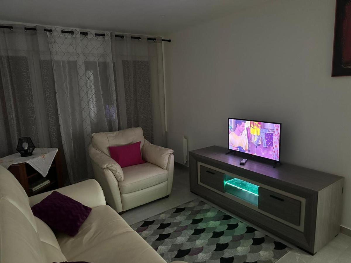 T2 Avec Jardin Au Calme,parking Prive Appartement