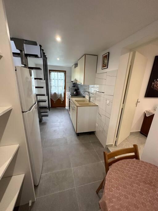 T2 Avec Jardin Au Calme,parking Prive Appartement Buchelay